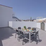 Poris 3 Beachfront By Holidays Lejlighed *