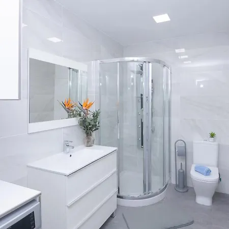 Poris 3 Beachfront By Holidays דירה