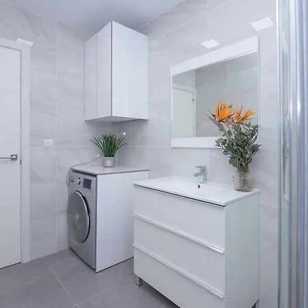 Poris 3 Beachfront By Holidays דירה קורלחו